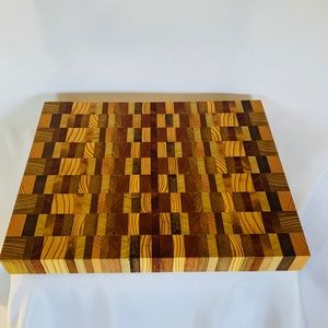 End grain cutting board